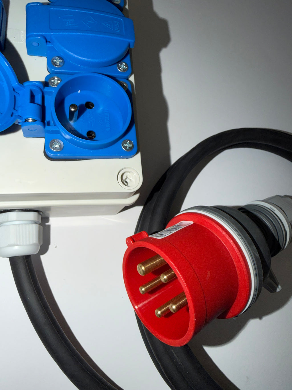 TRIVOLT 16A Rozgałęźnik 6×230V – CEE 16A 5P