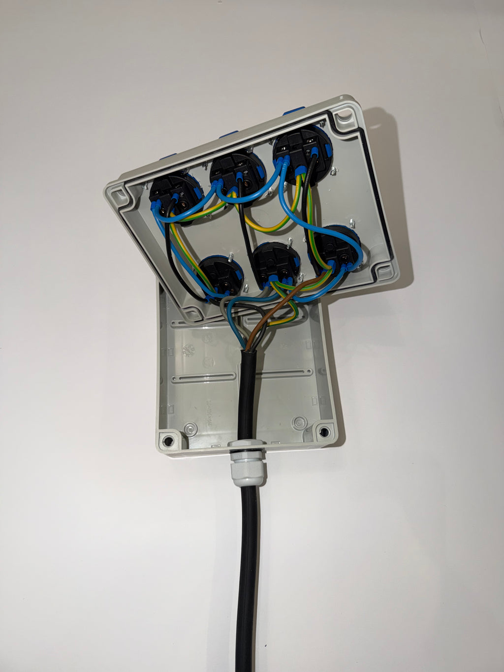 TRIVOLT 16A Rozgałęźnik 6×230V – CEE 16A 5P