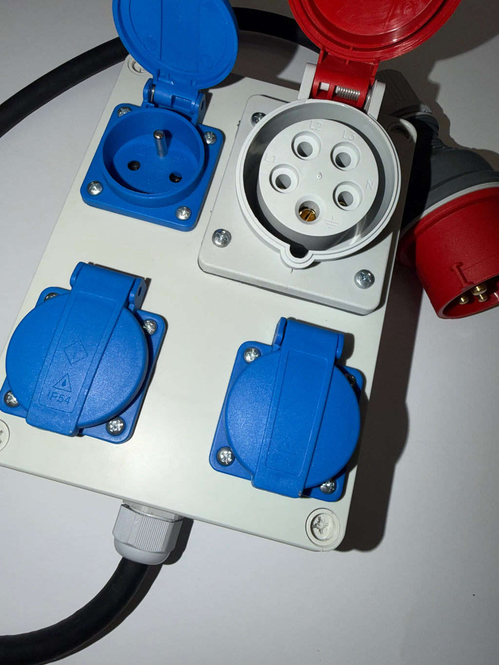TRIVOLT 16A MULTIBOX – 1× CEE 16A 5P + 3× 230V