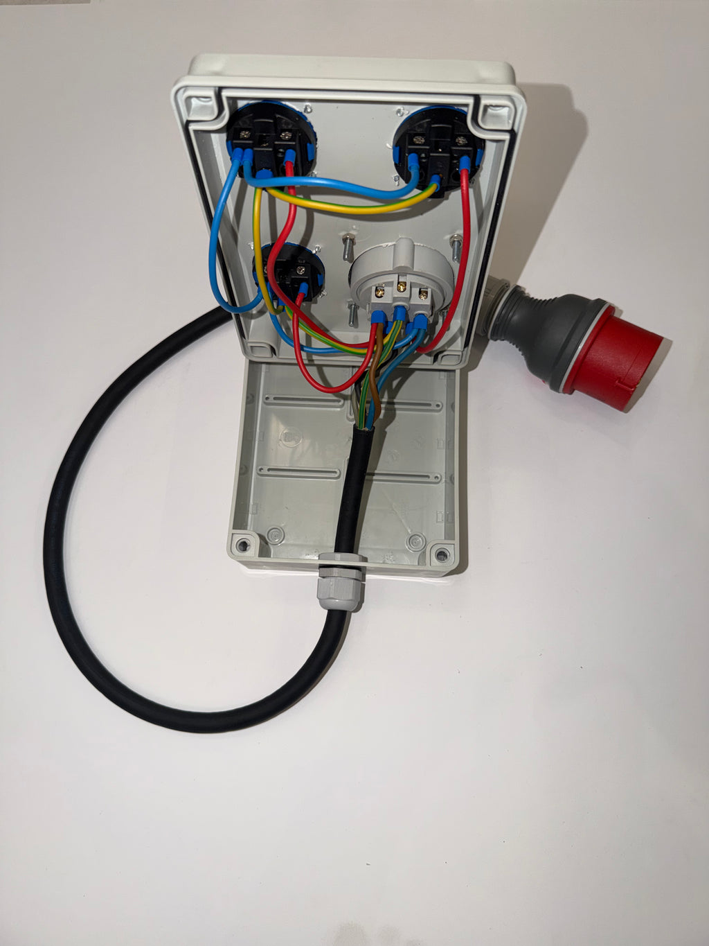 TRIVOLT 16A MULTIBOX – 1× CEE 16A 5P + 3× 230V